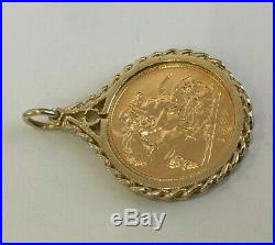 A 22k gold 1982 half Sovereign Coin in 9ct gold Pendant / Charm 6.37g